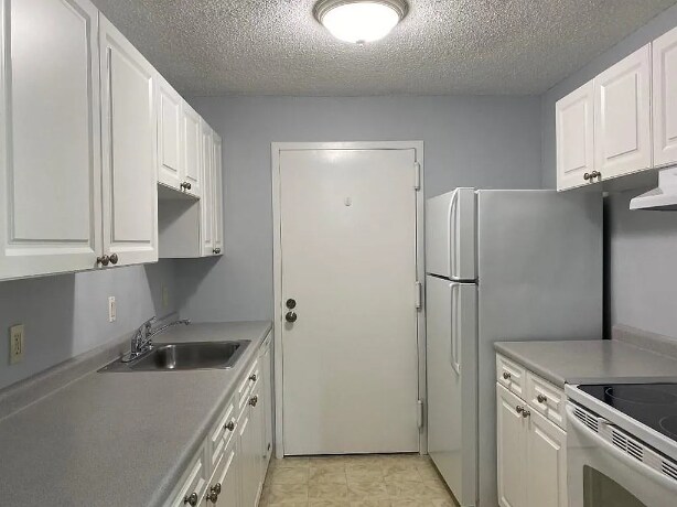 Kitchen - 2 Village Way