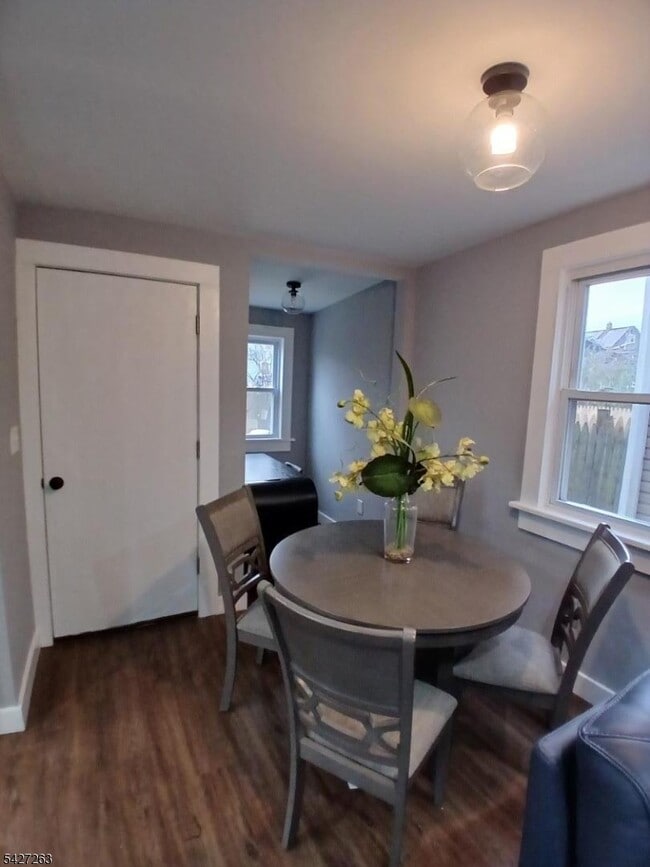 Building Photo - 17 Thomas St