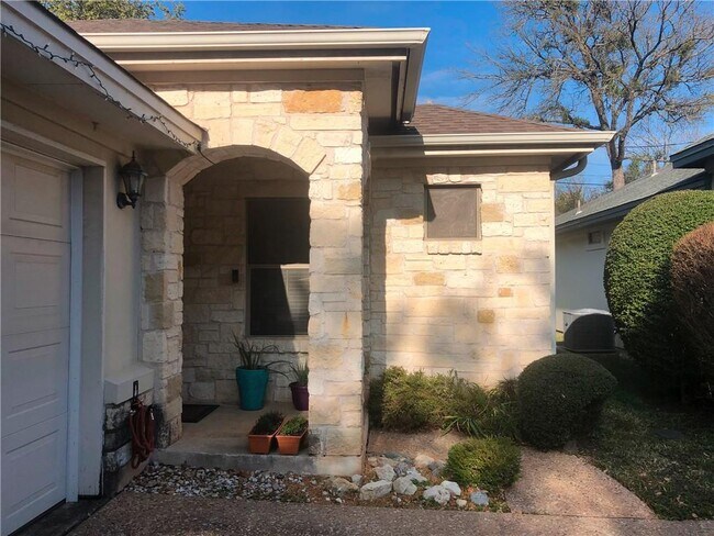 Building Photo - 11603 Ladera Vista Dr
