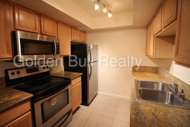 Building Photo - 740 W Elm St
