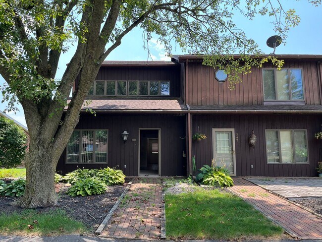 Building Photo - CONTRACT PENDING!! Charming 1-bedroom, 1.5...