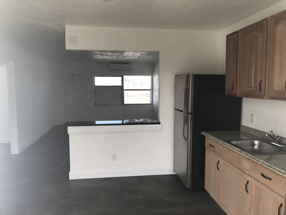 Entrance view of kitchen and living room - 315 President Barack Obama Hwy