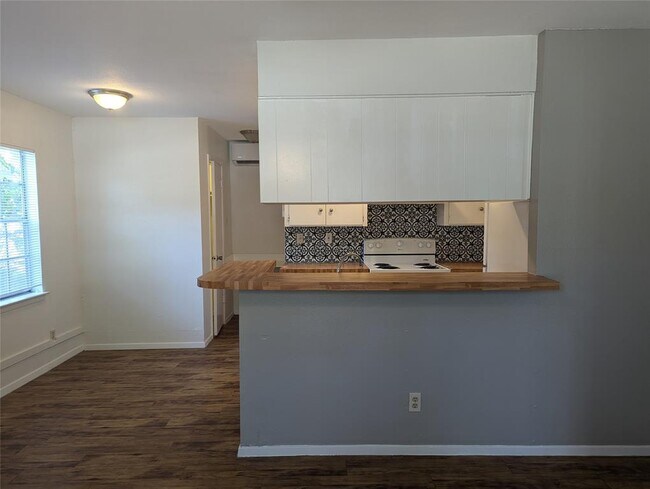 Foto del edificio - 3119 Tom Green St