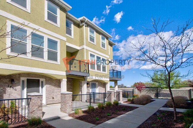 Photo - 1790 West Dalmeny Way Townhome