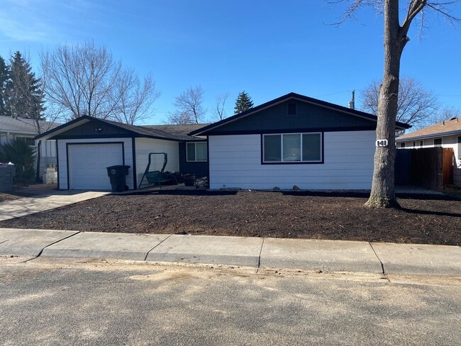 Foto del edificio - Spacious Single-Story Living with Modern Comforts and Outdoor Appeal