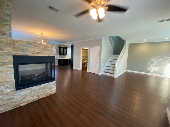 Foto del edificio - Beautiful & Spacious Home with Modern Touches