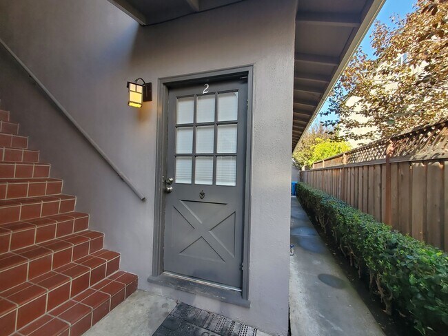Building Photo - EBN T 428