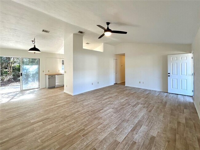 Foto del edificio - 26613 NW 3rd Ave