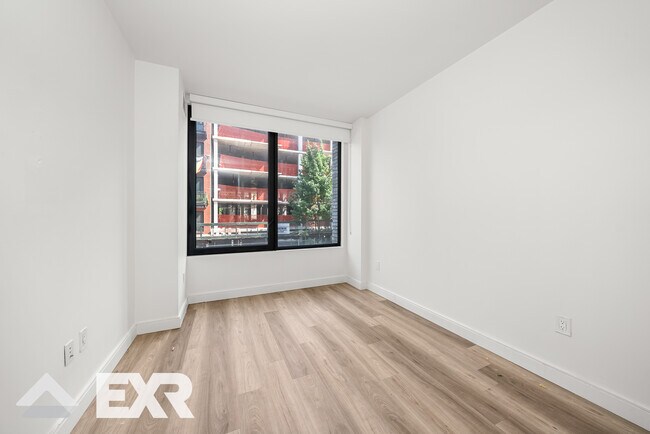 Foto del edificio - 160 Clarkson Ave