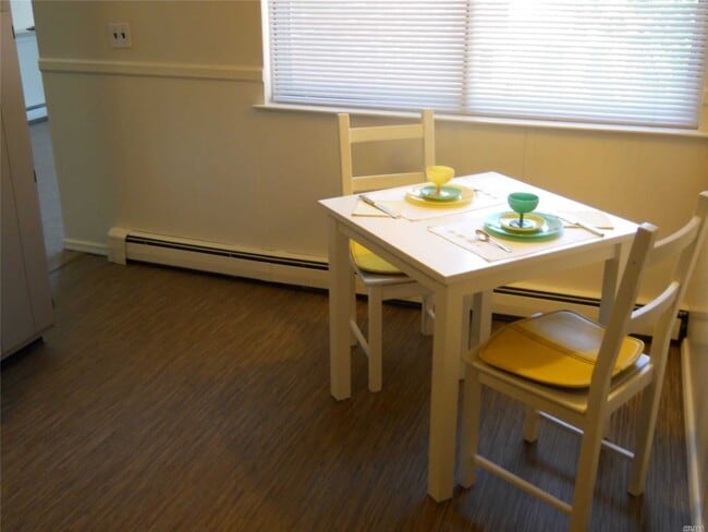 Building Photo - 745 Conklin St