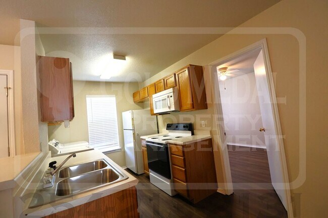 Foto del edificio - 1708 Spring Rose Cir