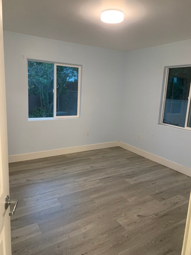 Building Photo - 1227 W 146th St