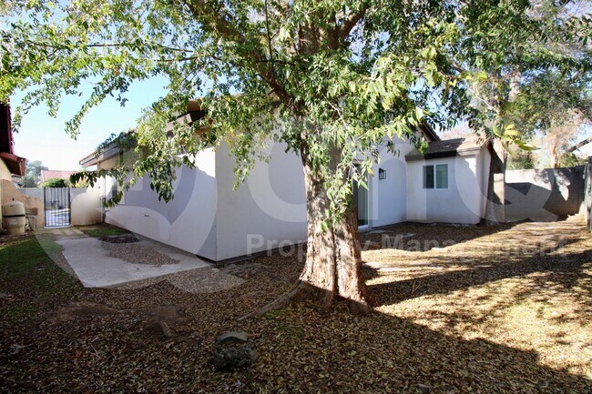 Foto del edificio - 5623 S Rocky Point Rd