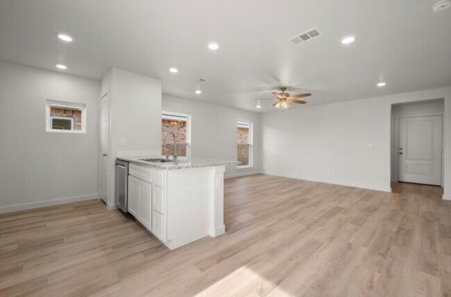 Foto del edificio - "Charming 2-Bed, 2-Bath Retreat"