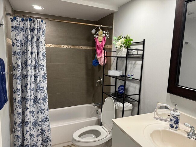 Foto del edificio - 10090 NW 80th Ct