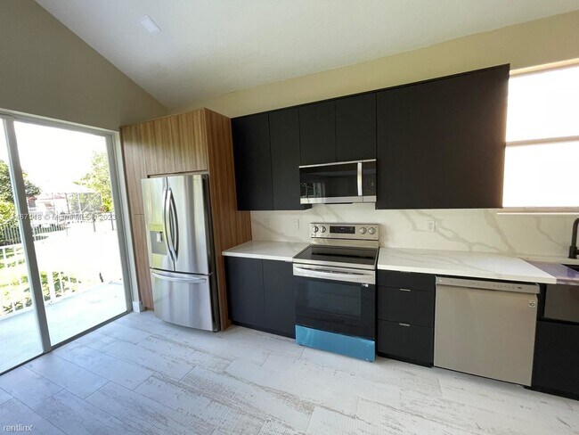 Building Photo - 4 br, 3 bath House - 9914 Shepard Pl