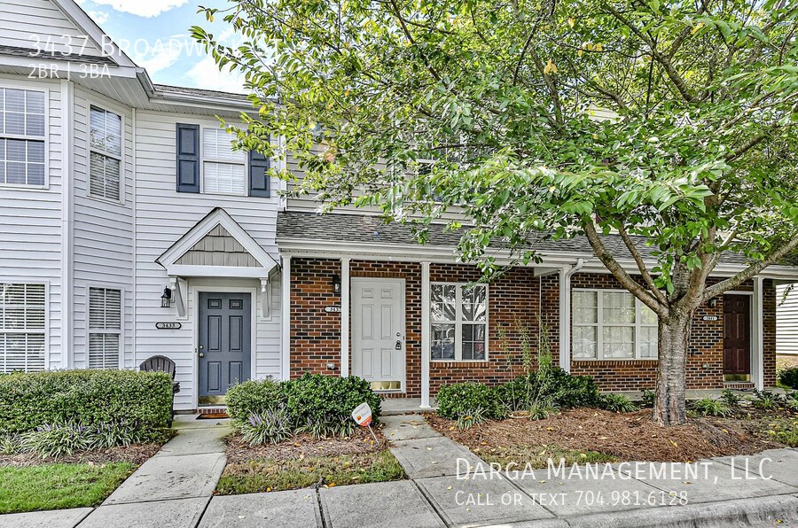 Primary Photo - 3437 Broadwick St