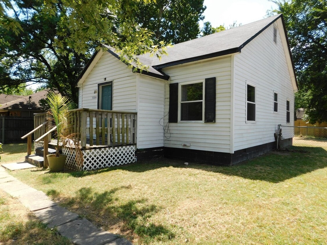 Building Photo - 5004 S 22nd St