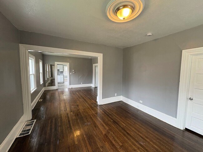 Foto del edificio - Three bedroom one bathroom single story home for rent