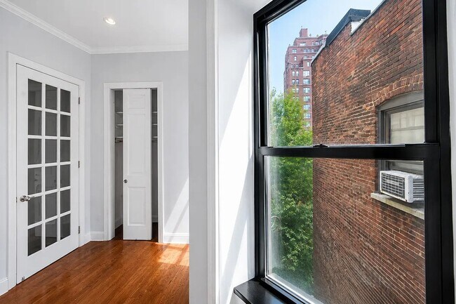 Foto del edificio - 15 W 103rd St