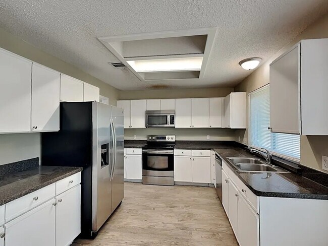 Foto del edificio - 4105 Devon Ct