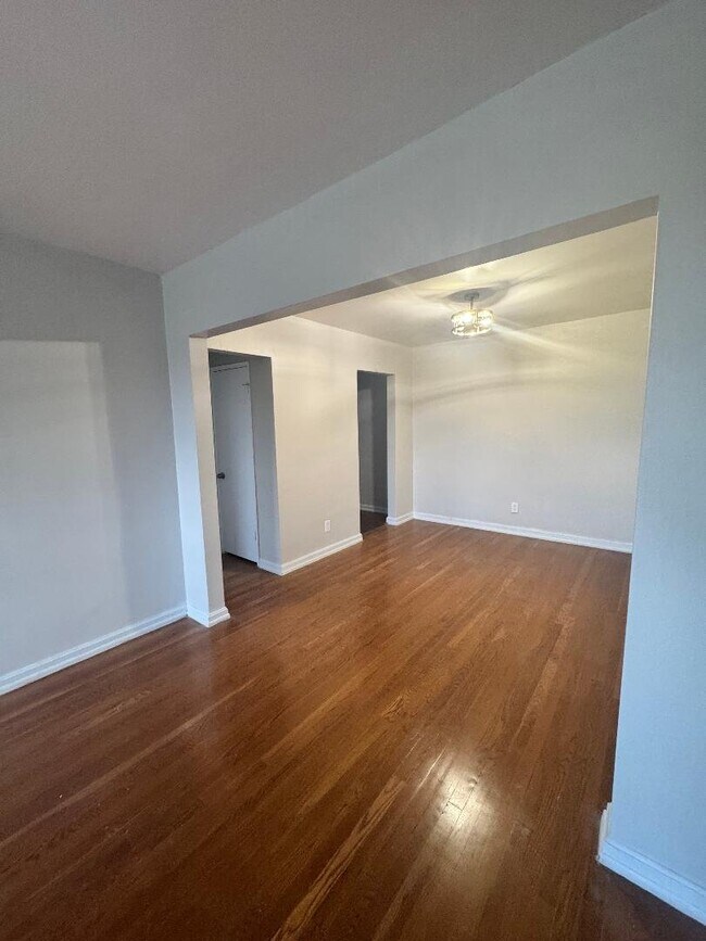 Building Photo - 1607 Asmann Ave