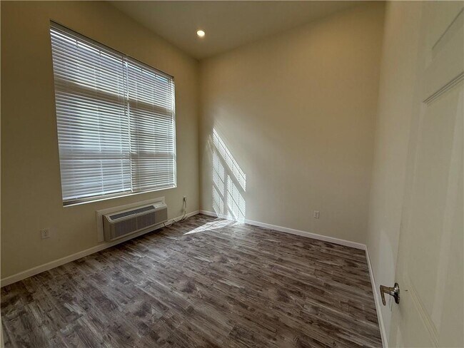 Foto del edificio - 327 Pine St