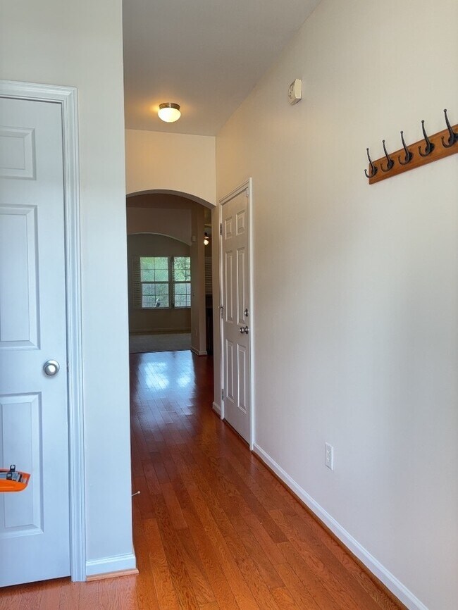 Building Photo - 107 Lamplighter Ln