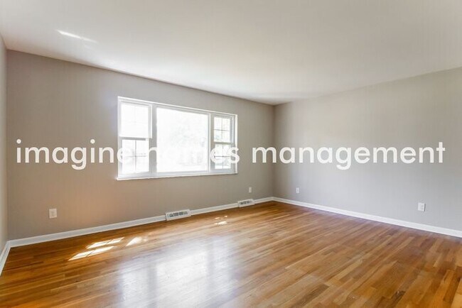 Building Photo - 10679 Bridlepath Ln