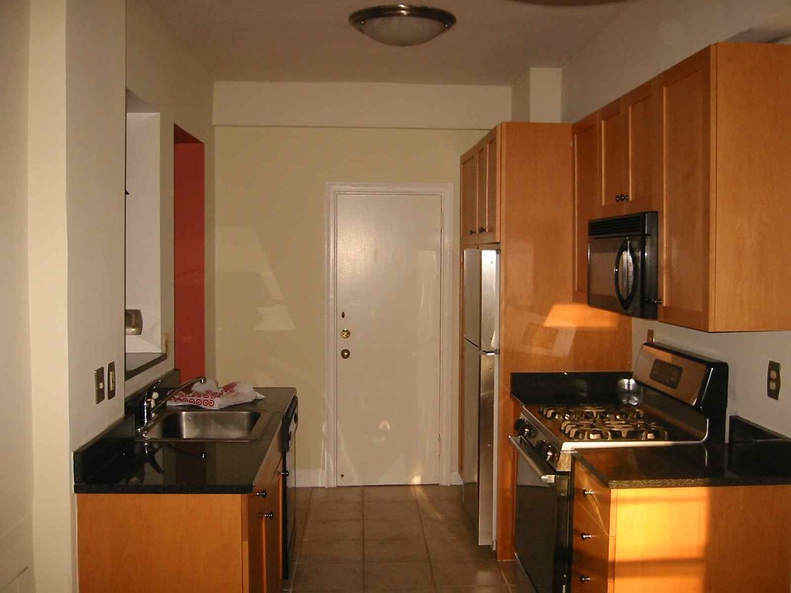 Foto principal - 3901 Connecticut Ave NW