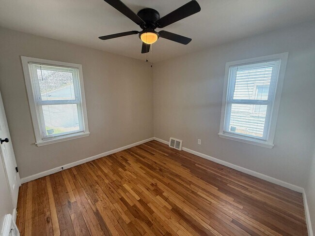 Building Photo - Renovated 3-Bedroom Home – Section 8 Welcome!