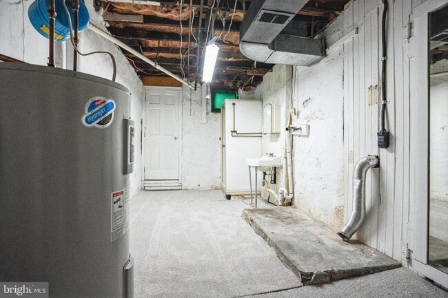 Building Photo - 383 Spruce St