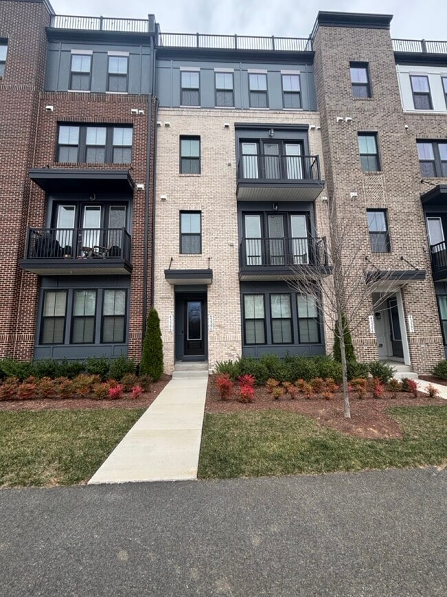 Building Photo - 43396 Farringdon Sq