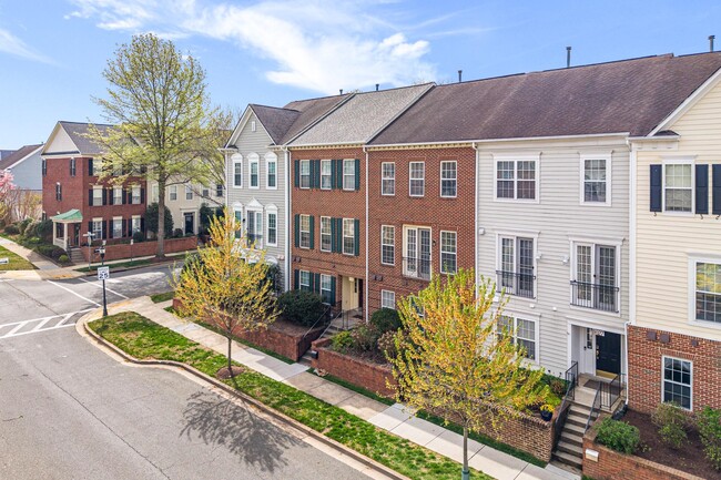 Photo - 631 Gatestone St House