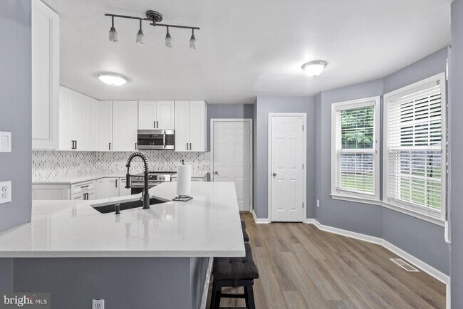 Building Photo - 10115 Chesney Dr