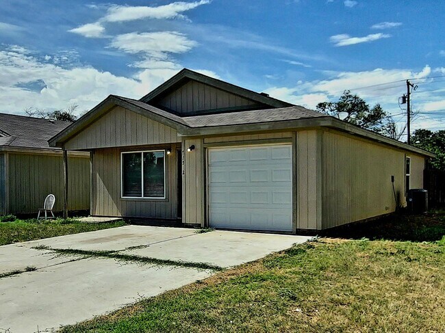 Building Photo - MOVE-IN SPECIAL: Charming 3 Bedroom Home