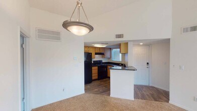 Interior Photo - Regatta Shores