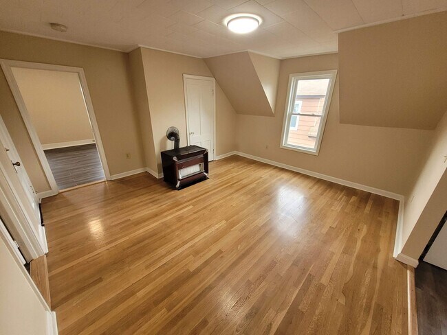 Building Photo - 276 Notre Dame Ave