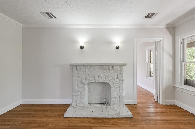 Building Photo - 2411 Cleburne St