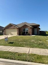 Building Photo - 500 Foxglove Dr