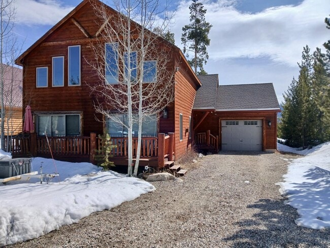 Building Photo - 884 Kinnikinnick Rd