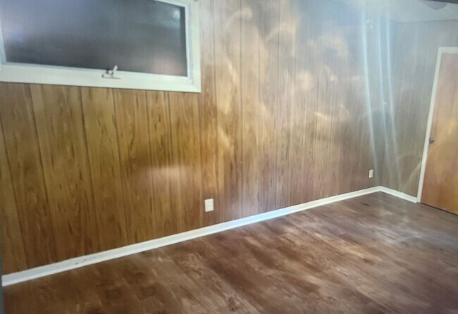 Foto del edificio - Large 3 bed 2 bath