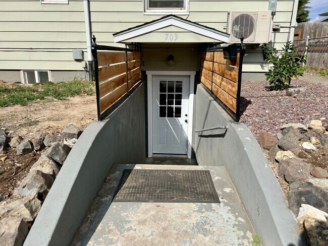 Building Photo - Johnson Triplex