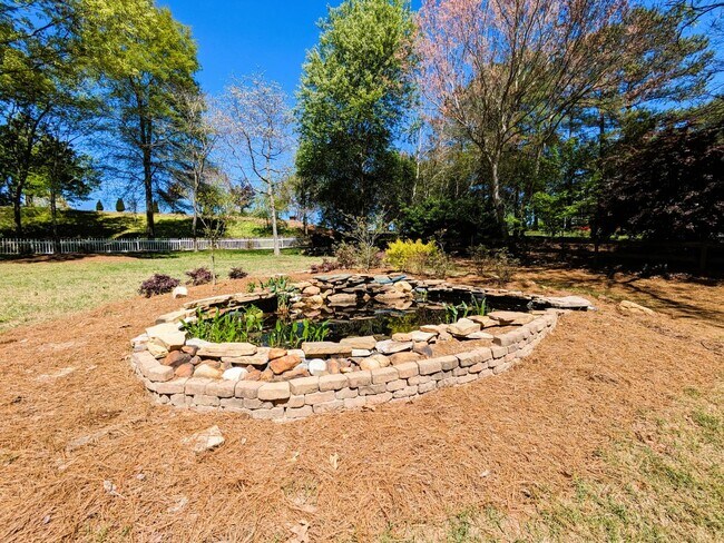 Foto del edificio - 1025 Stonewater Dr