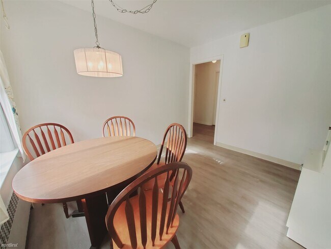 Foto del edificio - 1 br, 1 bath Condo - 75 Soundview Ave Unit 1