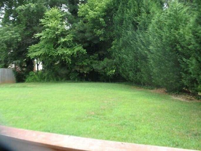 Building Photo - 4665 Hampton Square Dr