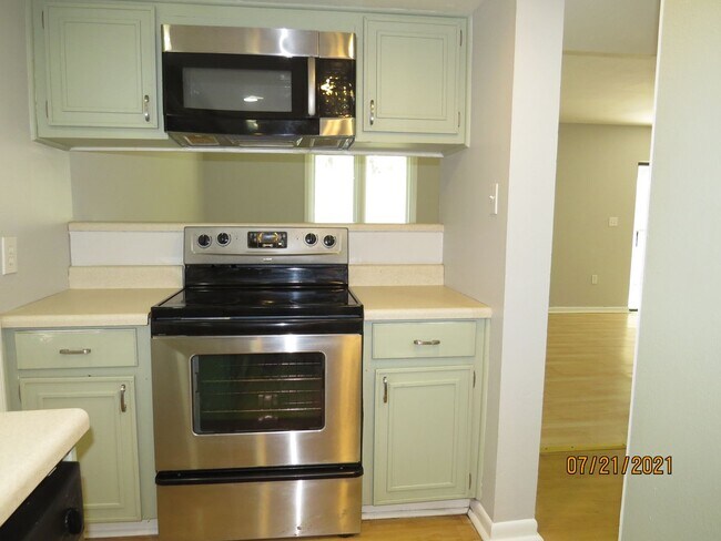 Foto del edificio - 2 BEDROOM 1 BATHROOM CONDOMINIUM IN OAK BR...