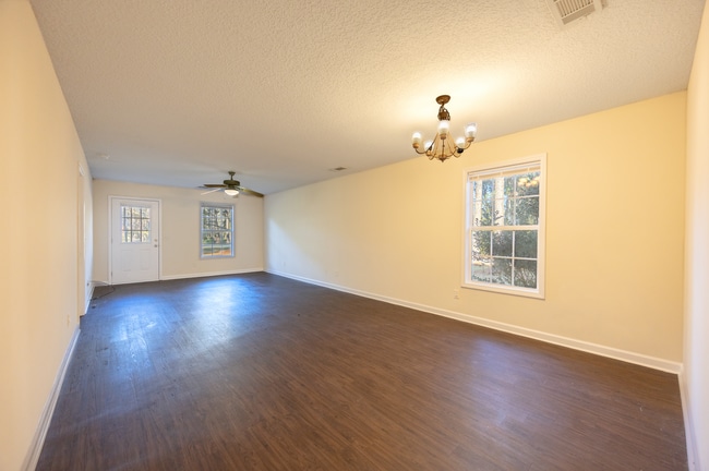 Building Photo - 101 Lindsay Ct