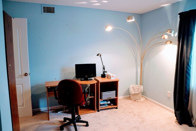 Foto del edificio - Fully Furnished 3-Bedroom Condo in Middletown – 50% OFF Your 2nd Month's Rent!  Available July 1 ...