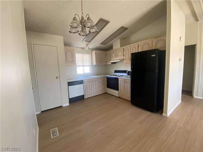 Building Photo - 3021 W Windsong Ln